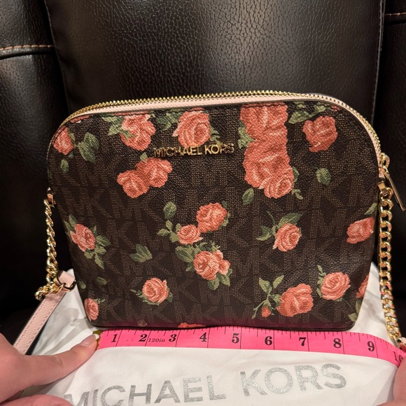 ❌SOLD❌ Michael Kors Floral Crossbody - Picture 4 of 6
